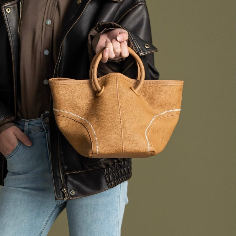 Full-grain leather bag|niche commuter tote