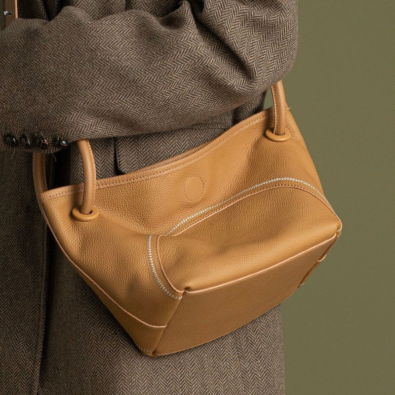 Full-grain leather bag|niche commuter tote
