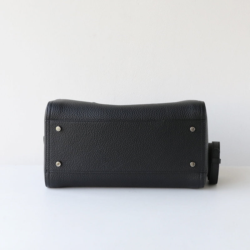Full-grain leather | Elegant Boston