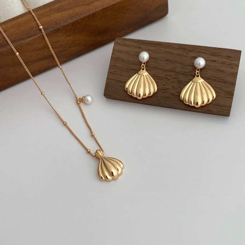 Pure silver with 18K gold plating | Shell and Pearl