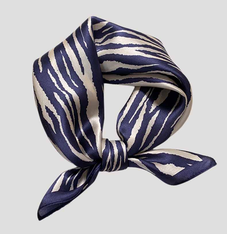 Silk scarf | Wildness | Leopard