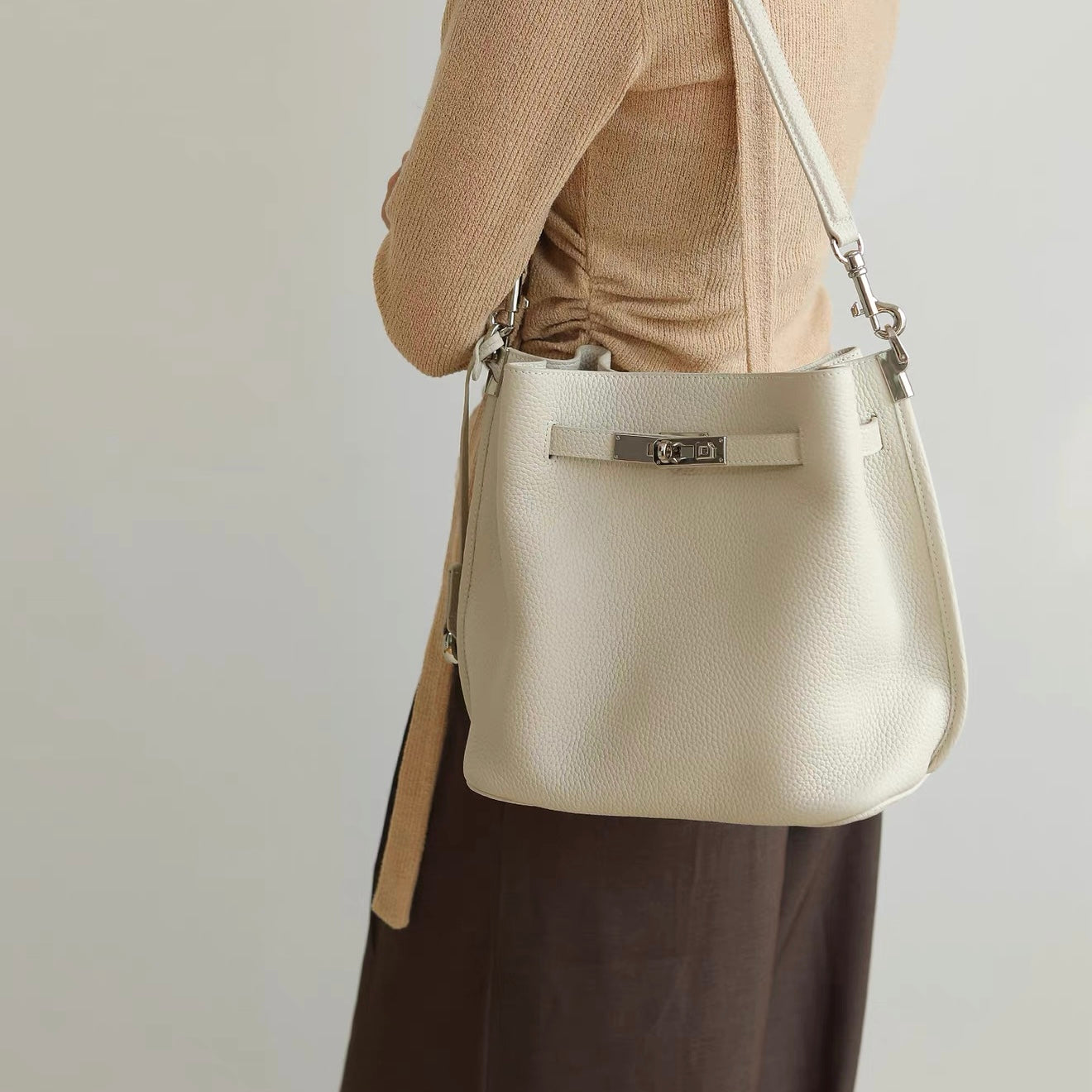 Full-grain leather bag | Bucket bag | Elegra