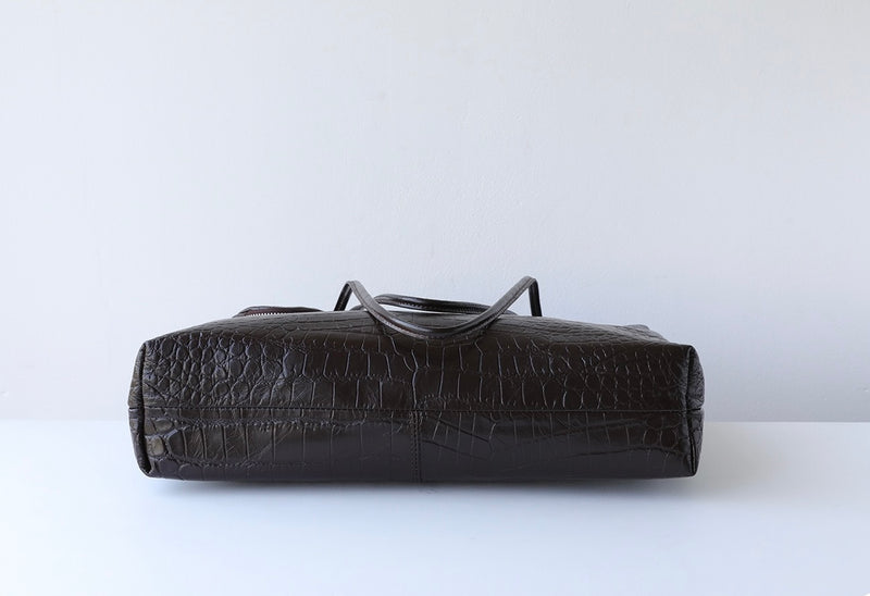 Full-grain embossed leather | The Croc Power