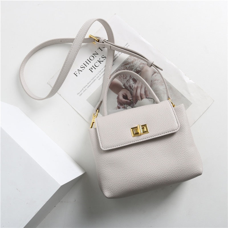 Full-Grain Leather Bag | Wind bell