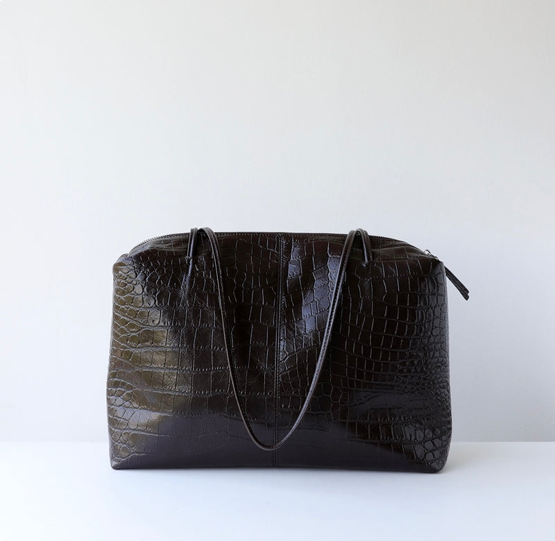 Full-grain embossed leather | The Croc Power