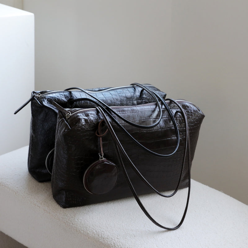 Full-grain embossed leather | The Croc Power