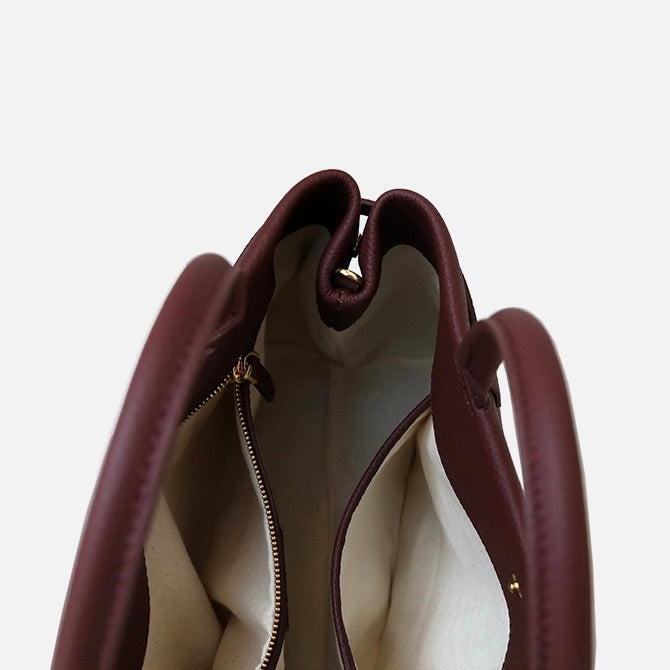 Full-Grain Leather Bag | Sea and woman