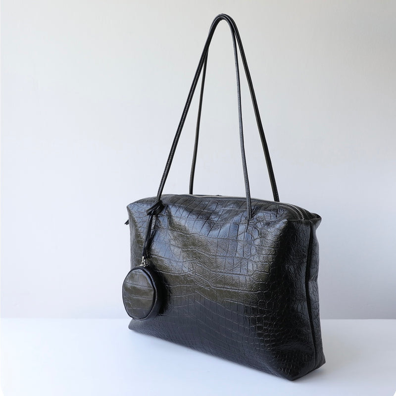 Full-grain embossed leather | The Croc Power