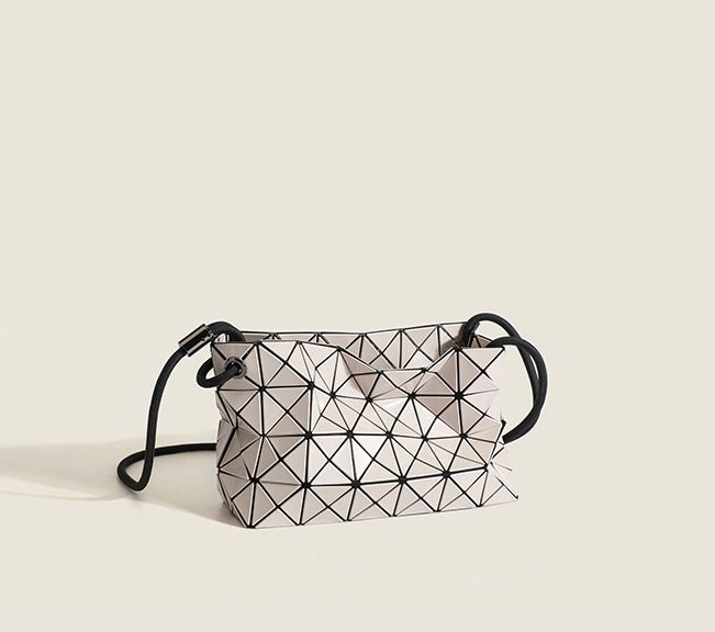 Lightweight geometric bag | Geometric aesthetics
