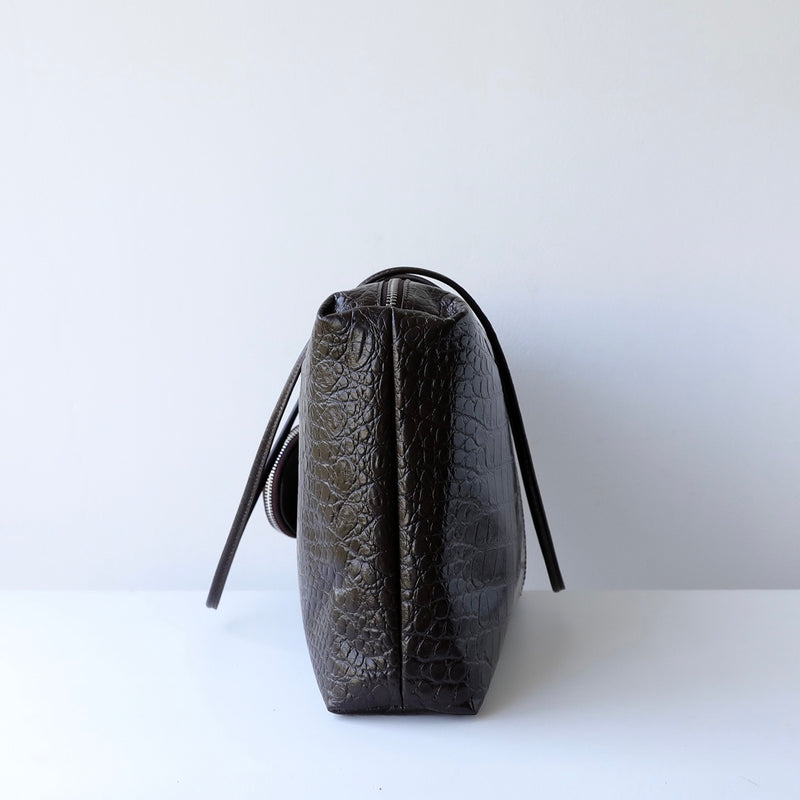 Full-grain embossed leather | The Croc Power