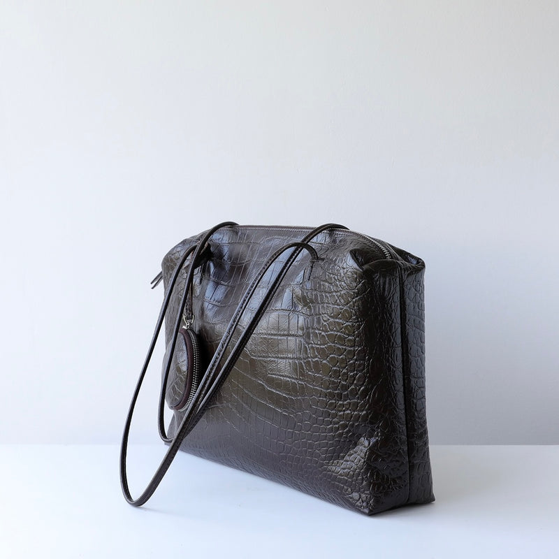 Full-grain embossed leather | The Croc Power