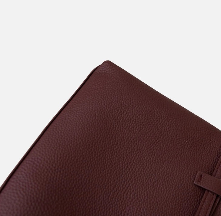 Full-Grain Leather Bag | Sea and woman