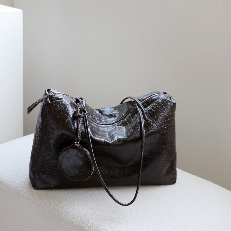 Full-grain embossed leather | The Croc Power