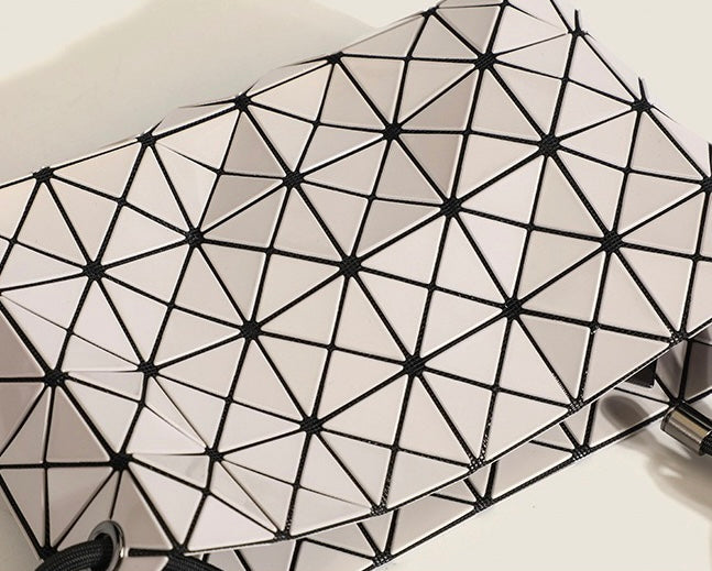 Lightweight geometric bag | Geometric aesthetics