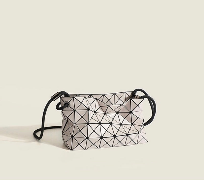 Lightweight geometric bag | Geometric aesthetics