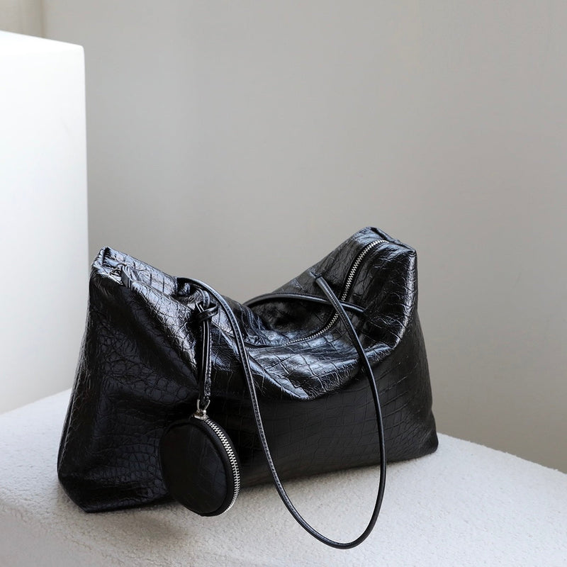 Full-grain embossed leather | The Croc Power