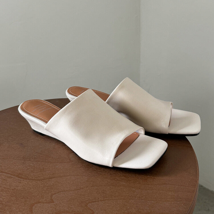 Leather shoes | Sandal | Sunlight