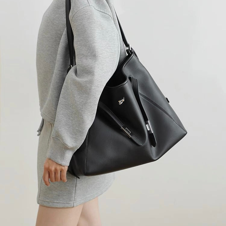 Refined split cowhide leather | MetroTote