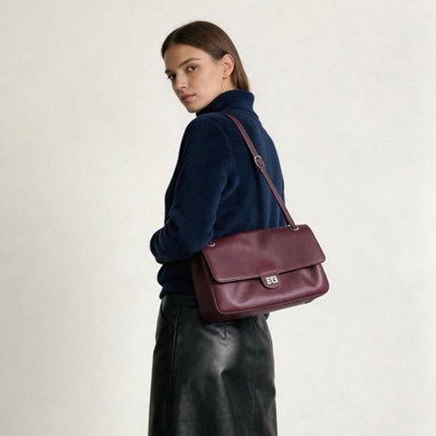 Urban Pebble | Full-Grain Leather Messenger Bag