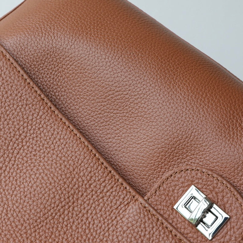 Urban Pebble | Full-Grain Leather Messenger Bag
