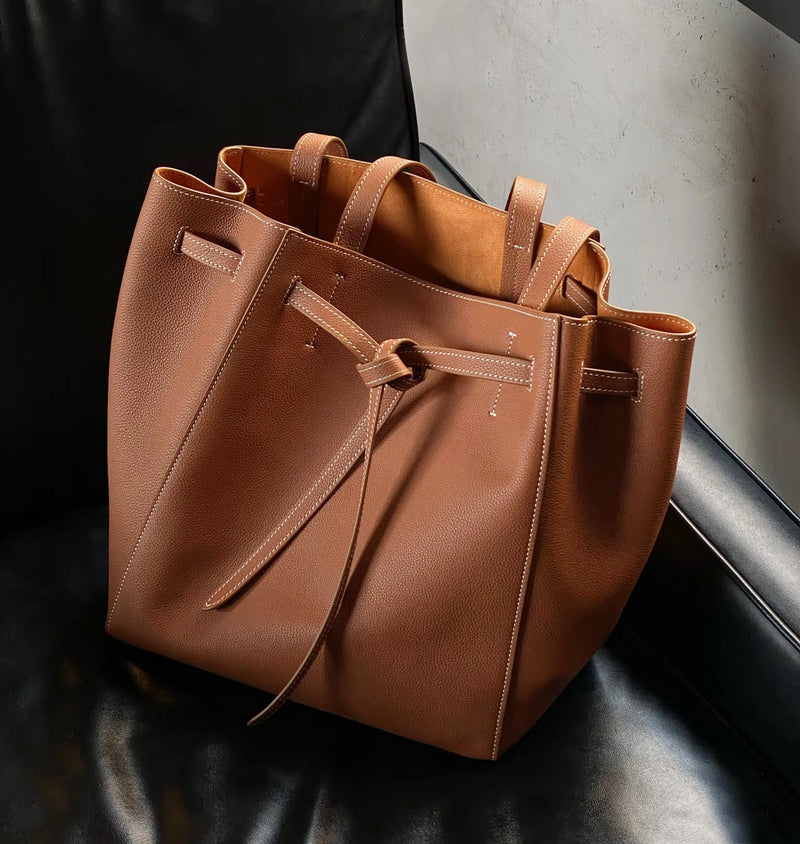 Full-grain leather bag | Structured tote bag |The tote