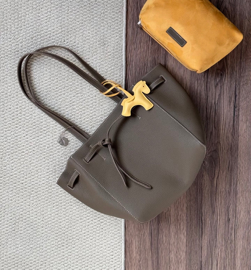 Full-grain leather bag | Structured tote bag |The tote