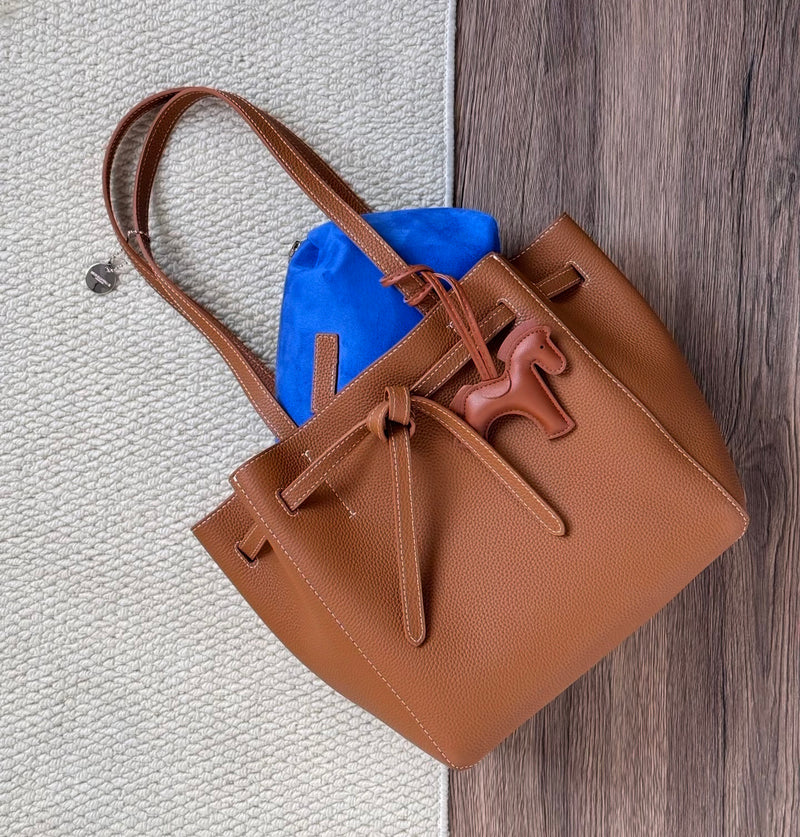 Full-grain leather bag | Structured tote bag |The tote