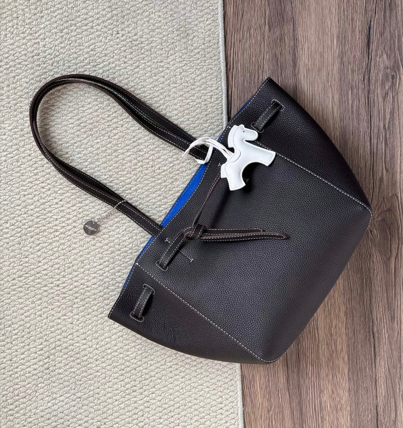 Full-grain leather bag | Structured tote bag |The tote