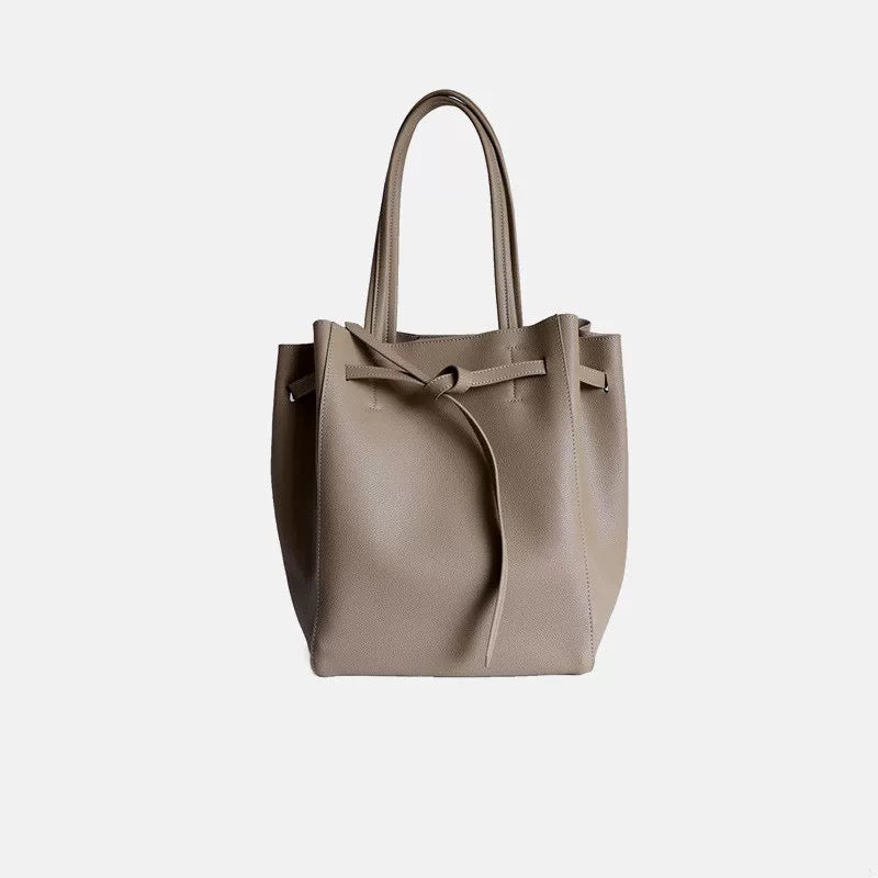 Full-grain leather bag | Structured tote bag |The tote