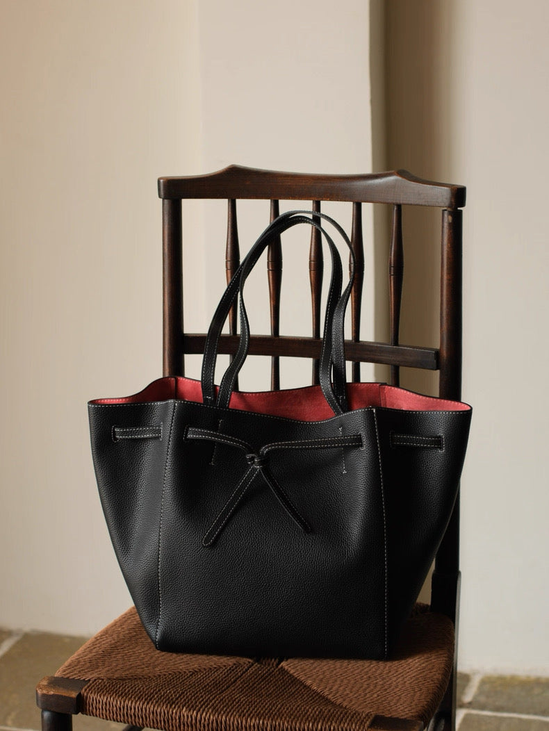 Full-grain leather bag | Structured tote bag |The tote